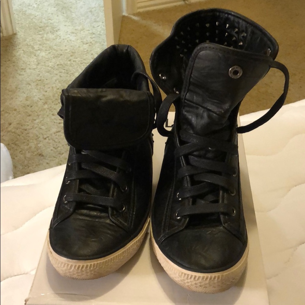 Women’s Sneakers